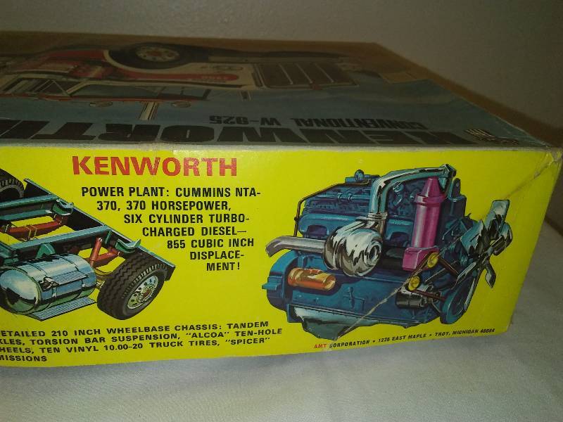 Unboxing AMT's Kenworth Conventional W-925 