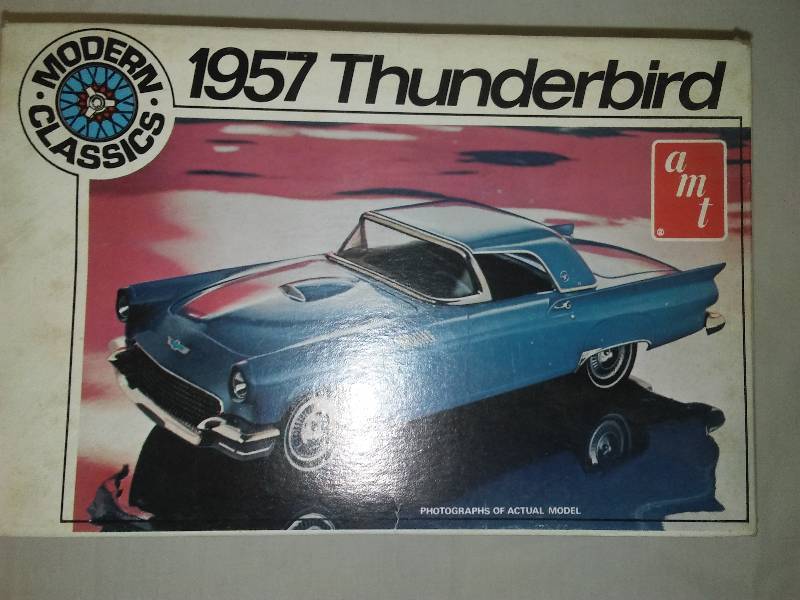 lot 2 image: NIB AMT 1957 Thunderbird Modern Classics, T3928 125 scale
