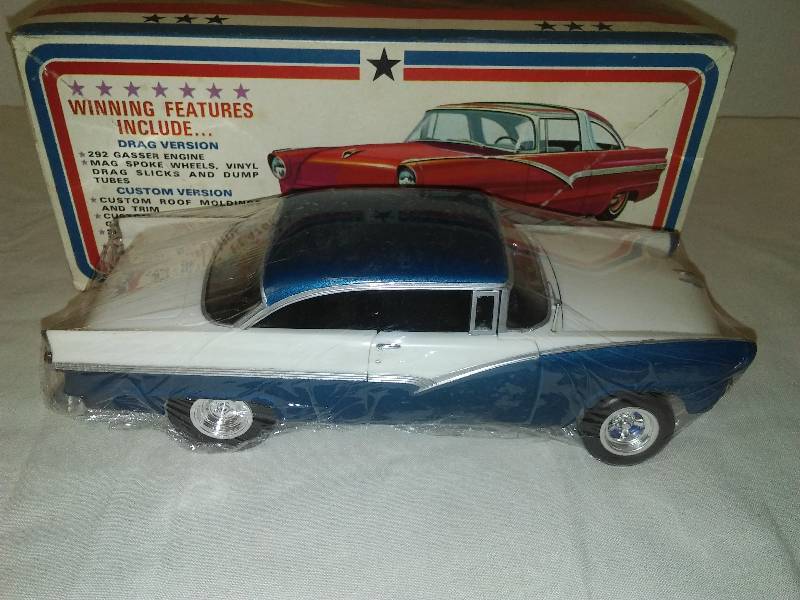 lot 10 image: AMT 1956 Ford Hard Top, T271-225 assembled with box