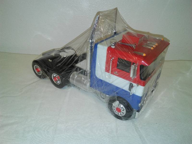 lot 41 image: Peterbilt Truck Tractor Trailer Semi Truck assembled