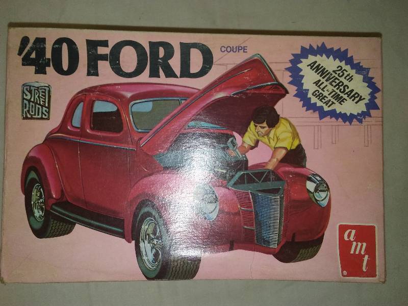 lot 104 image: AMT 1940, 40 Ford Coupe Street Rods,