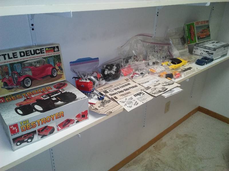 lot 139 image: Miscellaneous leftover model car kit parts, decals and lots more