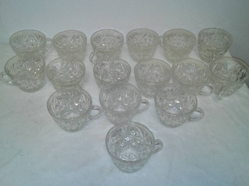 lot 58 image: 16 Glass Cups, Mugs