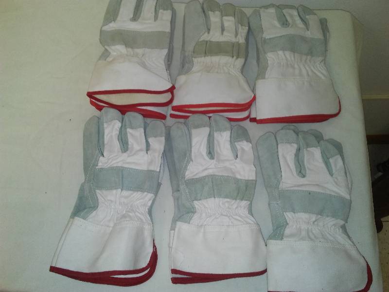 lot 20 image: Leather Palm Glove, lined (6 pr.) variety of sizes