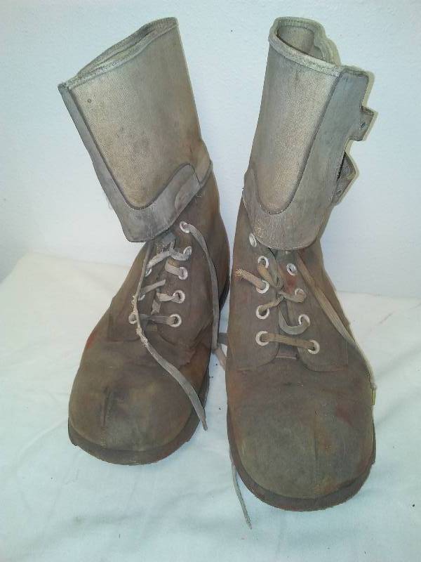 lot 26 image: Vintage Original Leather Bunny Boots, Military Issue, Approx. Size 10.5 Mens
