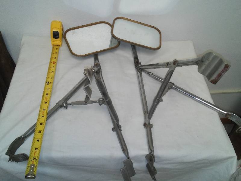 lot 54 image: Adjustable Trailering Mirrors, attaches universally