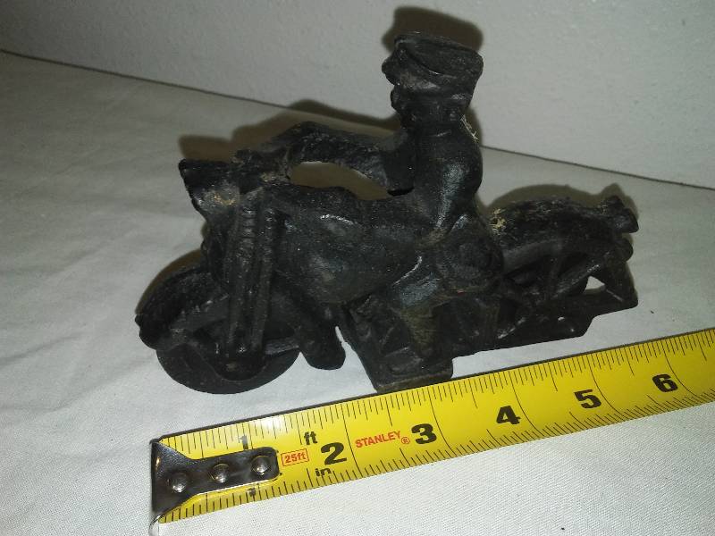 lot 125 image: Cast Iron Motorcycle and Rider 6