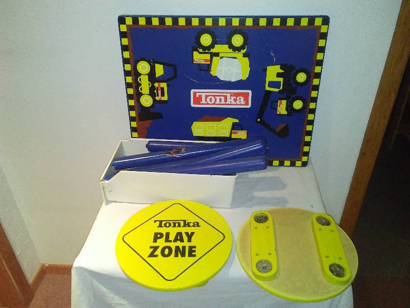 lot 131 image: Tonka Wood Play Zone Table and 2 stools