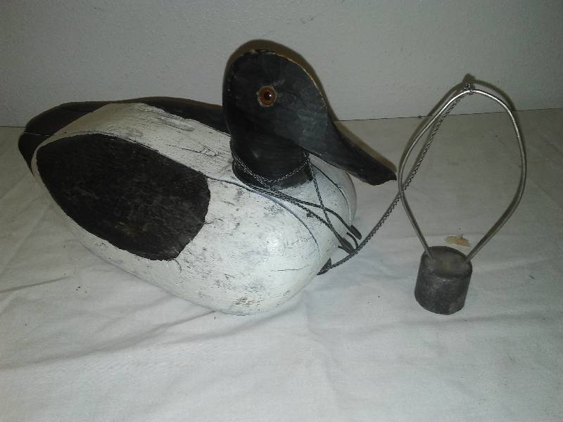 lot 146 image: Vintage Hand Carved Duck Decoy with weights