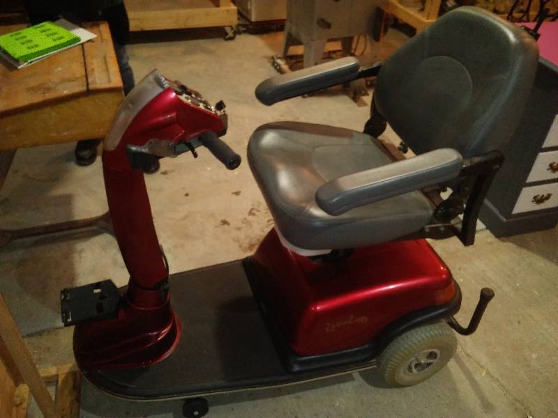 lot 1 image: Rascal 600 Mobility Scooter, with Seatchair lift.  Runs Great