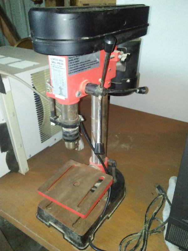 lot 18 image: 5 Speed Drill Press, Motor works, up and down mechanism does not