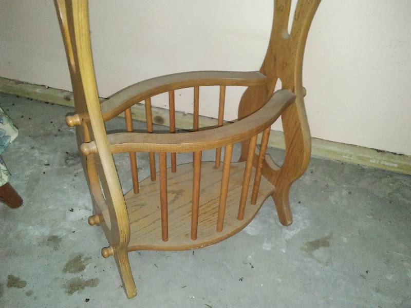 lot 31 image: Vintage Oval Wood Accent Table