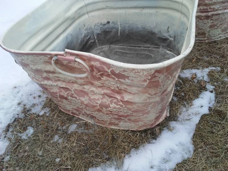 lot 34 image: Metal Wash Tubs (2)