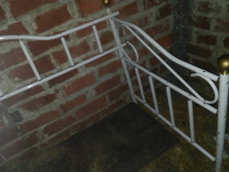 lot 37 image: White Metal Daybed with Trundle, parts complete, needs mattress