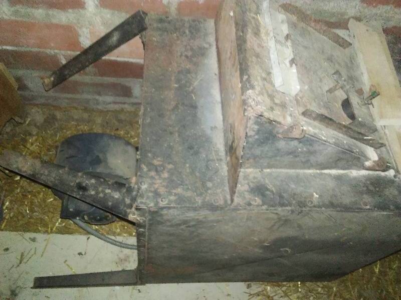 lot 38 image: Vintage Wood Burning StoveFurnace