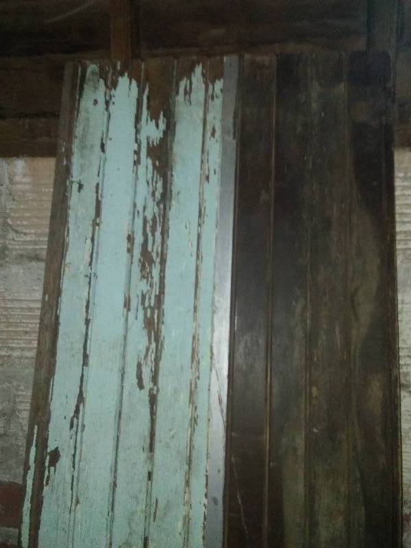 lot 40 image: Vintage Barn Wood Door, See Pictures 23 in. 83 in.