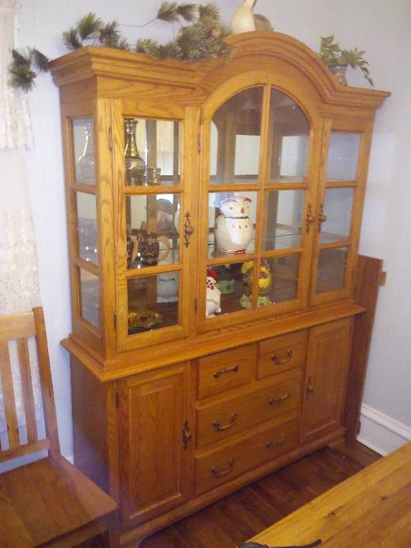 lot 43 image: LIGHT OAK BUFFET AND LIGHTED HUTCH, Fabulous Condition