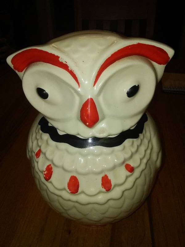 lot 44 image: Antique Vintage Owl Cookie Jar