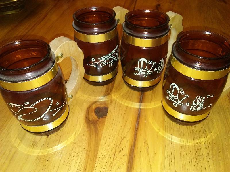 lot 46 image: Siesta Ware Vintage Glass Mugs Western Cowboy Theme with wood Handles (4) Great Condition