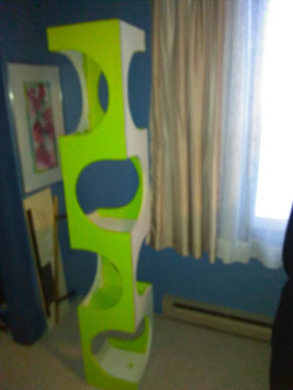 lot 59 image: Funky Plant Stand  Cat Perch  shelving