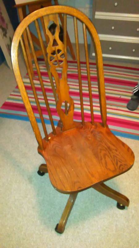 lot 61 image: Vintage Wood Chair, Overall good condition