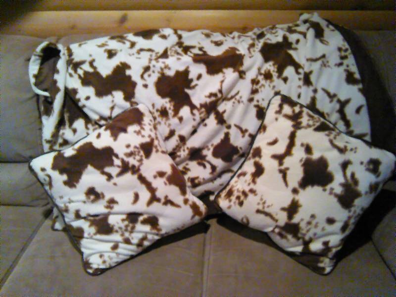 lot 68 image: Western Animal Hide Fleece Throw and accent pillows