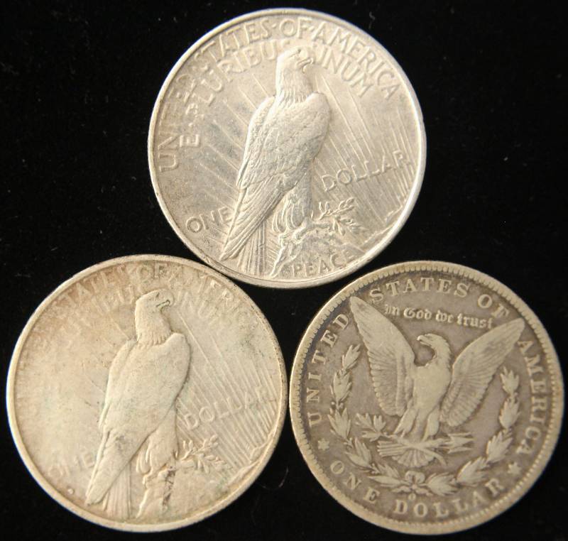 GROUP OF 3 US SILVER DOLLARS 2 PEACE, 1 MORGAN
