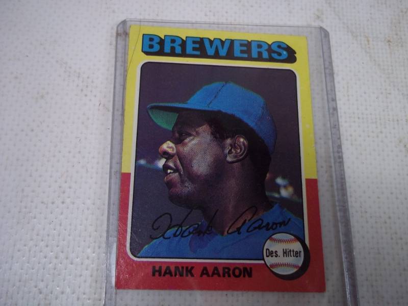 lot 10 image: 1975 Hank Aaron Topps Baseball Card
