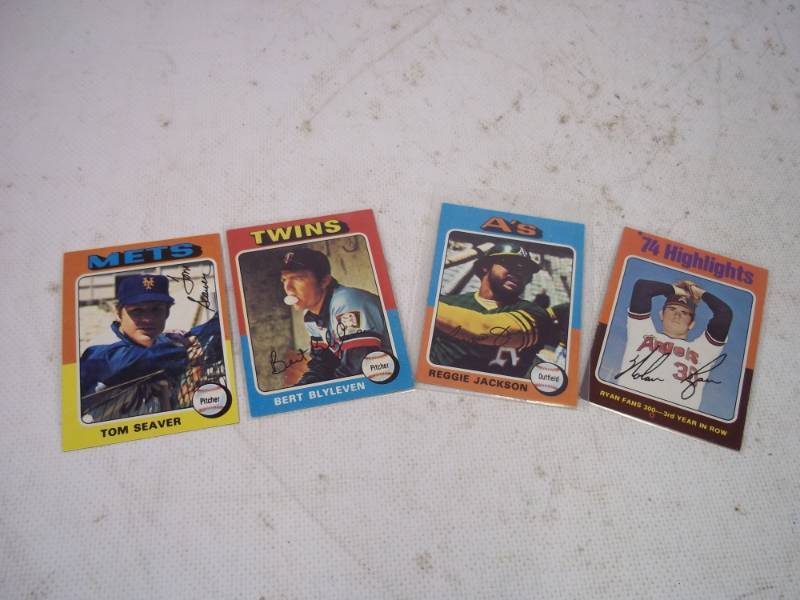 lot 12 image: 1975 Seaver, Blyleven, Reggie Jackson, Nolan Ryan NICE  Baseball Cards