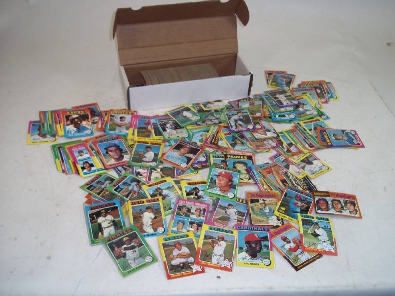 lot 13 image: 1975 Topps Card Lot 400 plus Fantastic Condition Baseball Cards