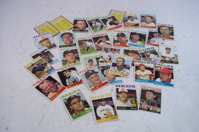 lot 14 image: 1964 Topps 30 plus cards with Pete Rose, Marichal  Baseball Cards