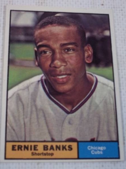 lot 21 image: 1961 Ernie Banks Topps Baseball Card