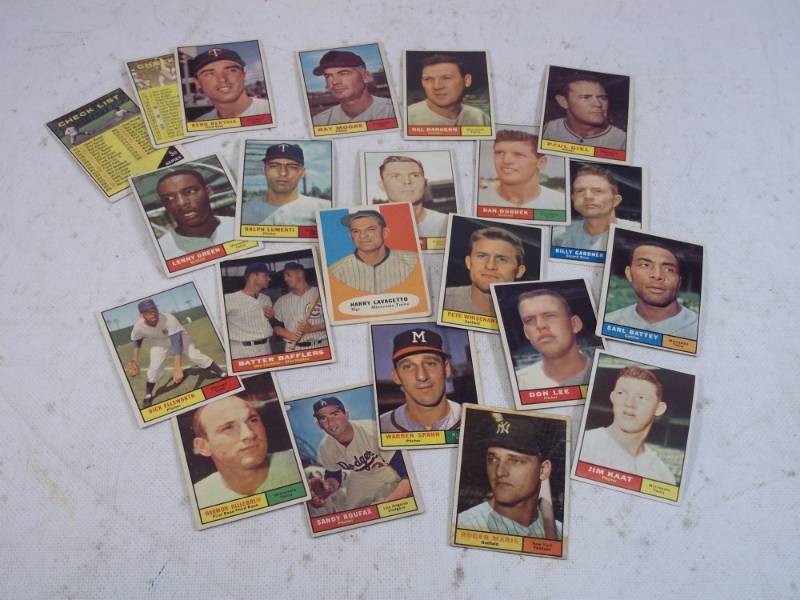 lot 22 image: 1961 Topps Baseball Cards 20 Plus, Maris, Spahn, Kofax, Killebrew