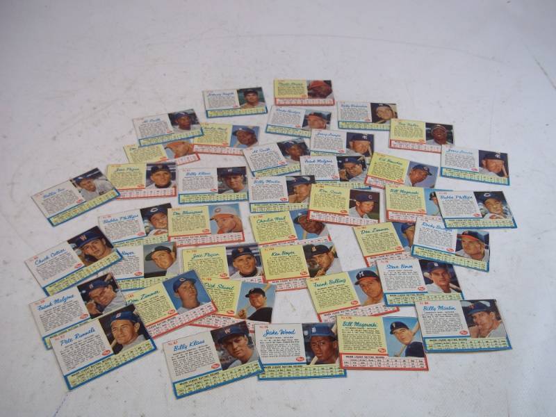 lot 24 image: 1962 Post Cereal MLB CARDS RARE 