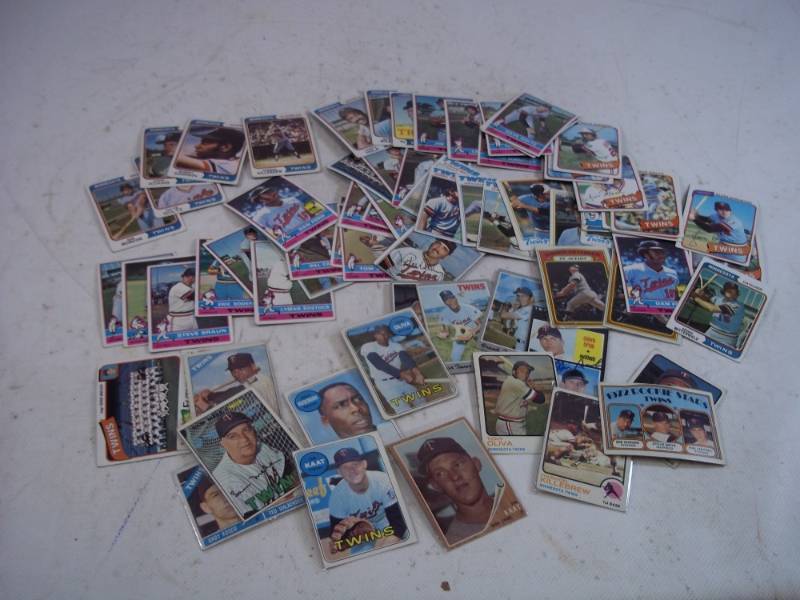 lot 25 image: 1960s and 1970s Twins Baseball Cards
