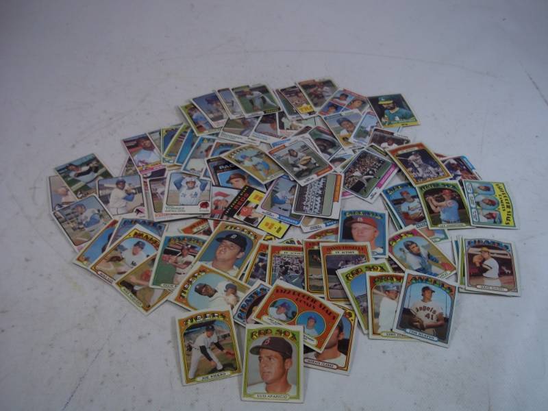 lot 27 image: 100 Plus Topps 1970s Baseball Cards