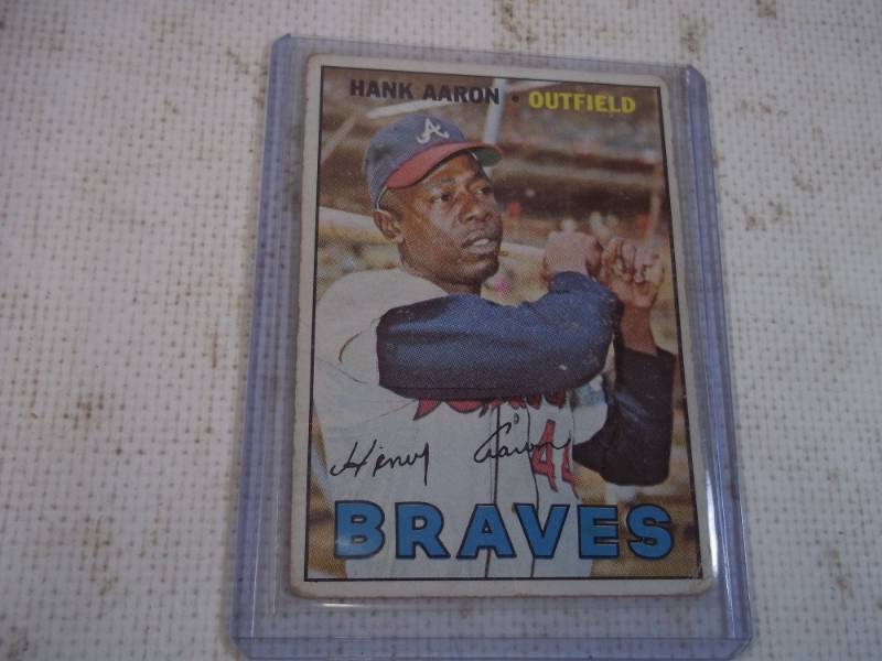 lot 104 image: 1967 Topps Hank Arron