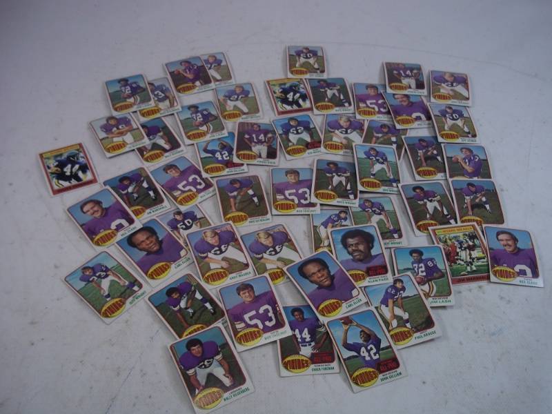 lot 113 image: 50 Plus 1976 Topps Football Cards