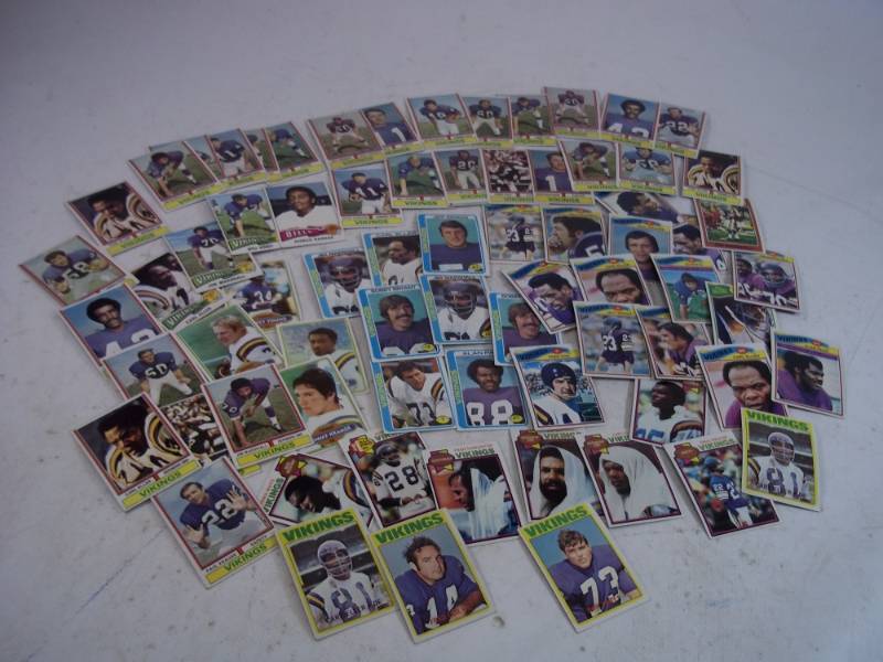 lot 114 image: 70 Plus 1970s Topps Vikings Football cards