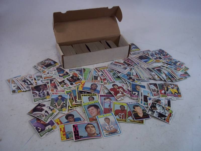 lot 117 image: 500 plus Large Lot 1972 - 1982 Topps Football Cards