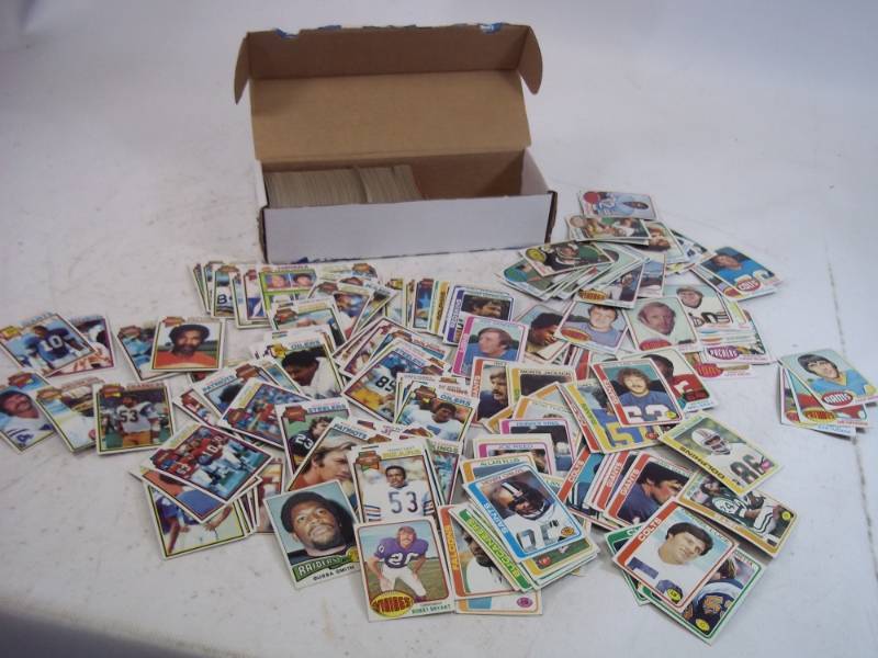 lot 118 image: 500 plus Large Lot 1976 - 1979 Topps Football Cards