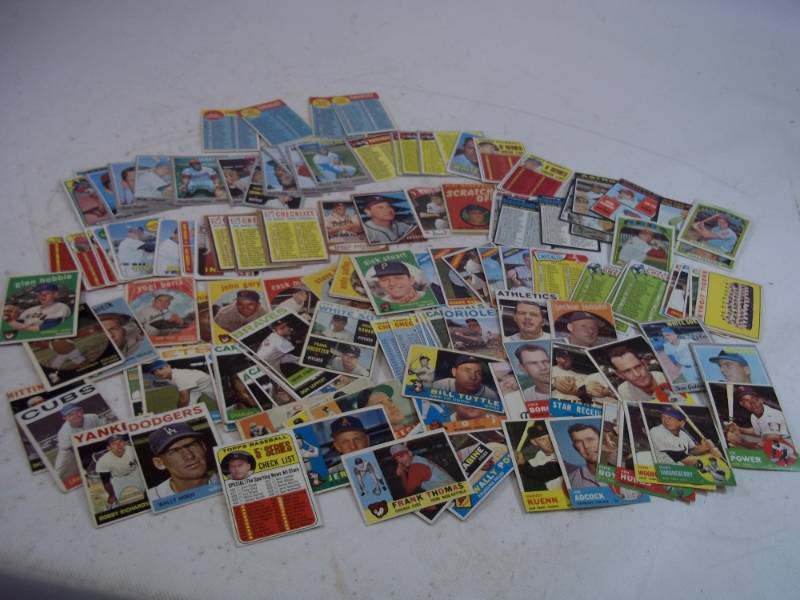 lot 125 image: 1960s and 1970s Topps Baseball Cards 130 Plus