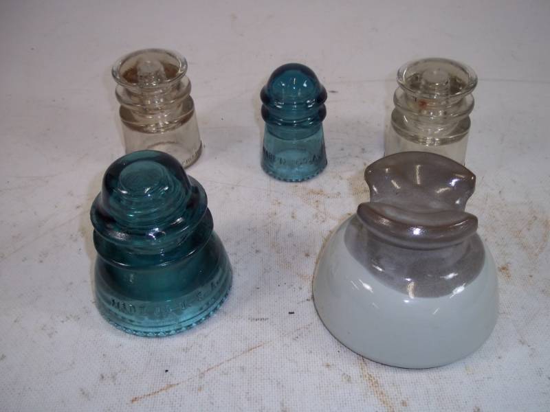 lot 144 image: Vintage Insulators, 4 Glass and 1 Ceramic