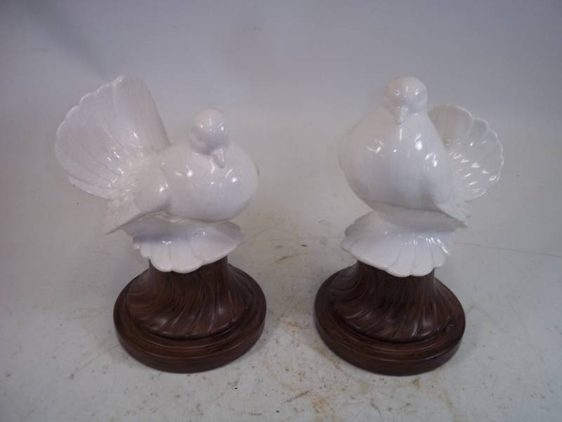 lot 150 image: Pair of Dove Dcor Ceramic