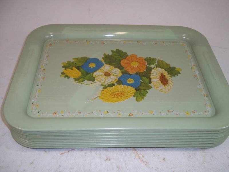 lot 157 image: 12 Metal Trays