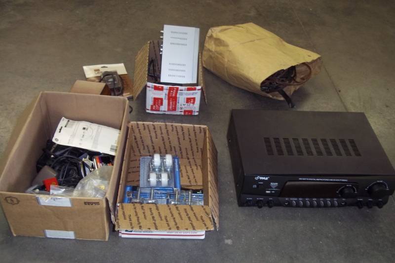 lot 178 image: Stereo Receiver with Electronic Parts and Hardware