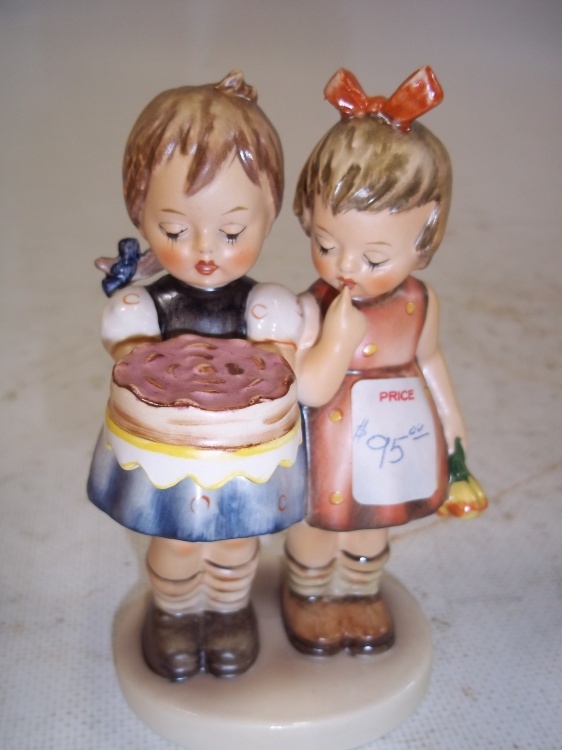 lot 37 image: Vintage Goebel Hummel  Happy Birthday  1960s