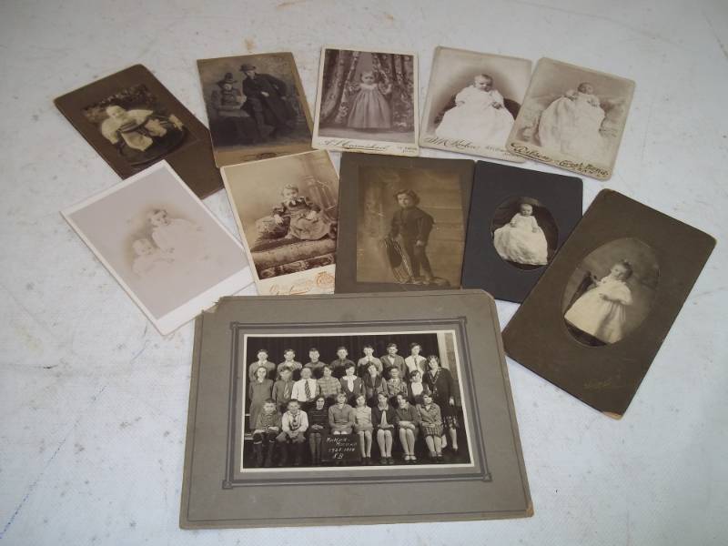 lot 80 image: Vintage Photographs