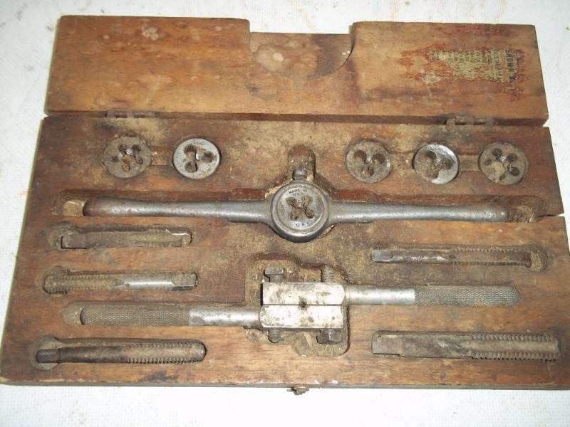 lot 91 image: Vintage Tap N Die Set