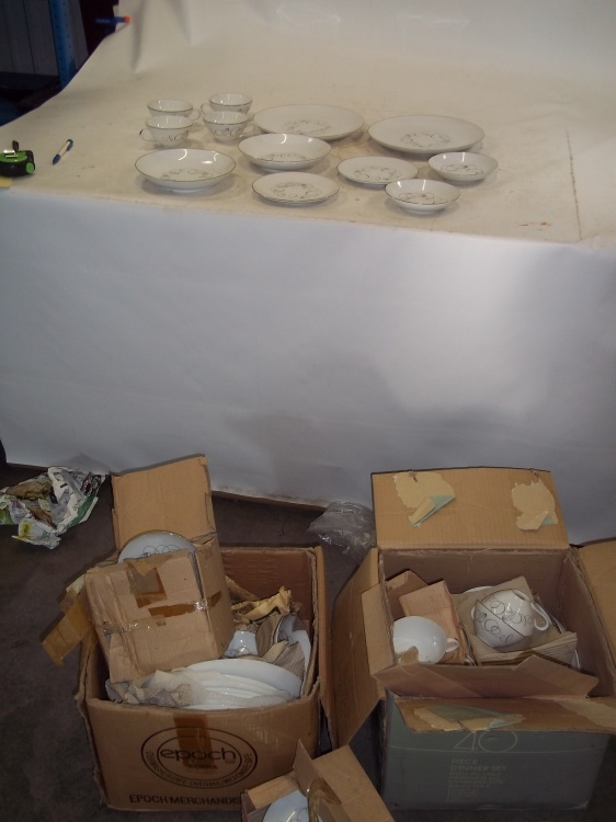 lot 181 image: 40 Plus Piece Vintage Everyday Dinnerware Set Tempo by MEITO Japan